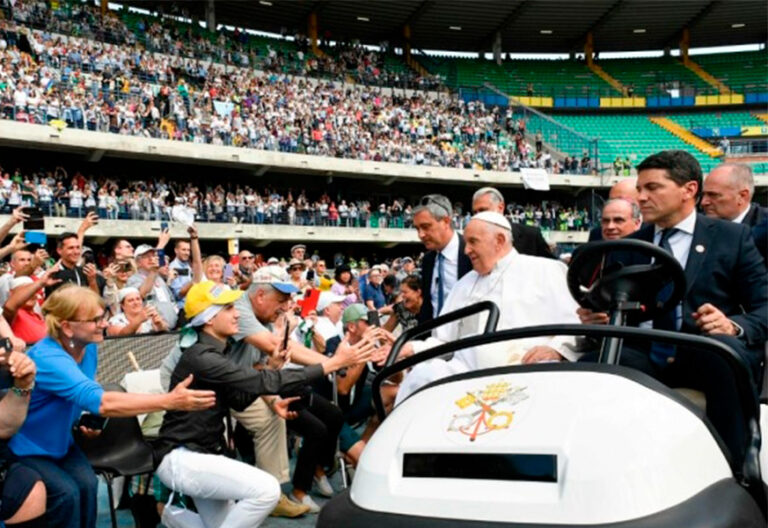 Francisco en la Vigilia de Pentecostés: “El Espíritu Santo es el Protagonista de la vida de la