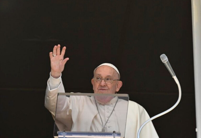 Francisco se confiesa en el Regina Caeli: “Un verdadero amigo no te abandona, ni siquiera cuando