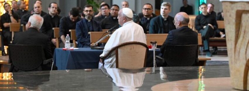 papa sacerdotes roma