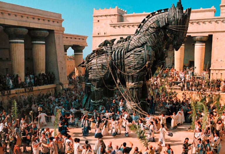 Fotograma de la película 'Troya' (2014), protagonizada por Brad Pitt