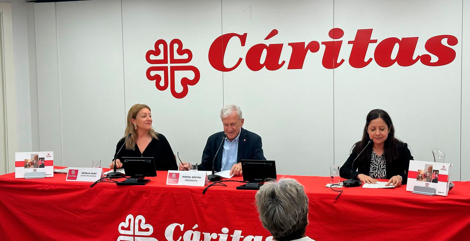 De izquierda a derecha, Natalia Peiro, Manuel Bretón y Laura Daniele