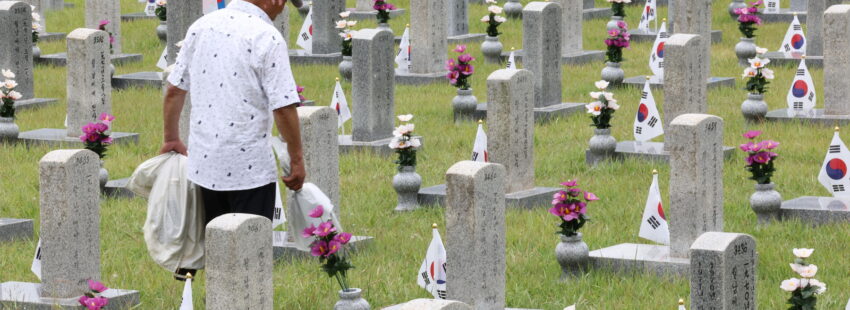 Cementerio en Seúl con víctimas de la guerra coreana