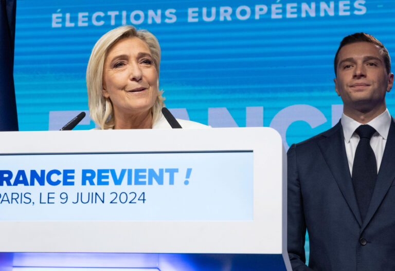 Marine Le Pen y Jordan Bardella celebran el triunfo en las elecciones europeas en Francia