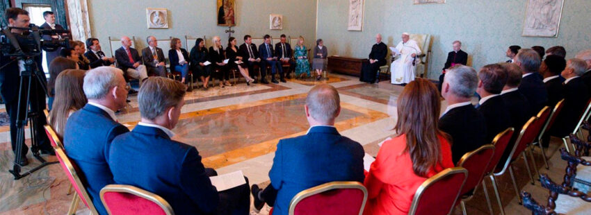 Francisco a los grandes empresarios: “Mientras reciclamos materiales, aún no hemos aprendido a