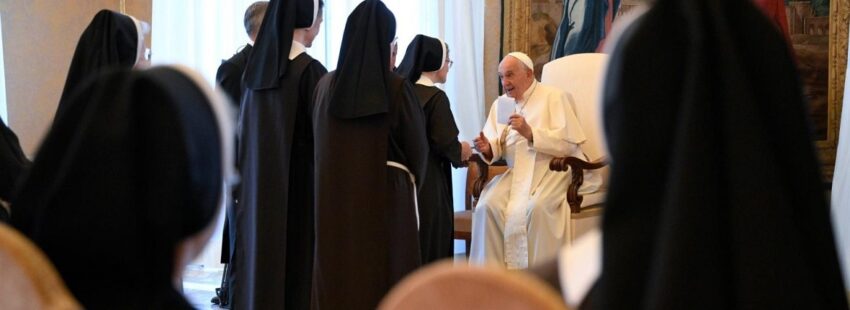 El Papa con las Hermanas de San Felice da Cantalice y las Hijas de Nuestra Señora de la Merced