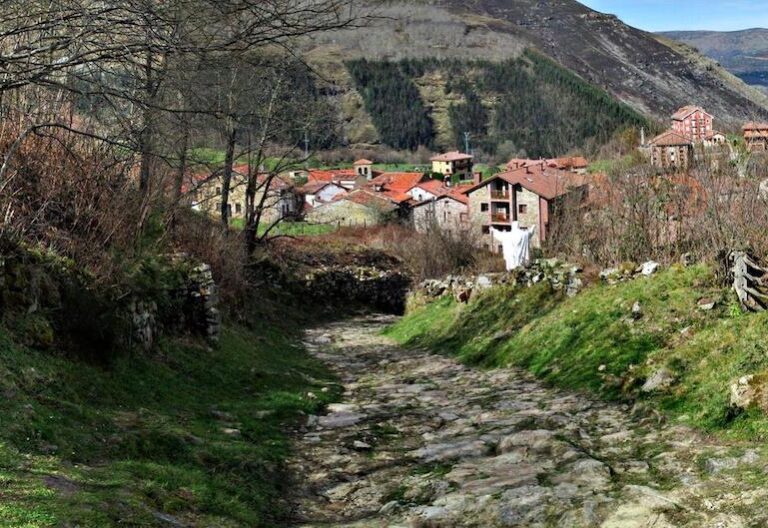 ¿Una ermita en Garabandal? La Diócesis de Santander pone cerco al proyecto de las monjas de Zurita