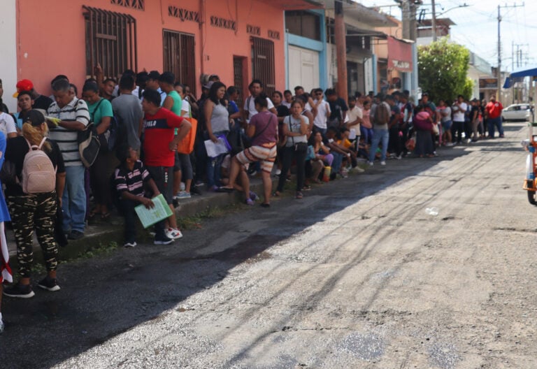 Migrantes permanecen en el albergue 'El buen Samaritano', en Ciudad Juárez, Chihuahua