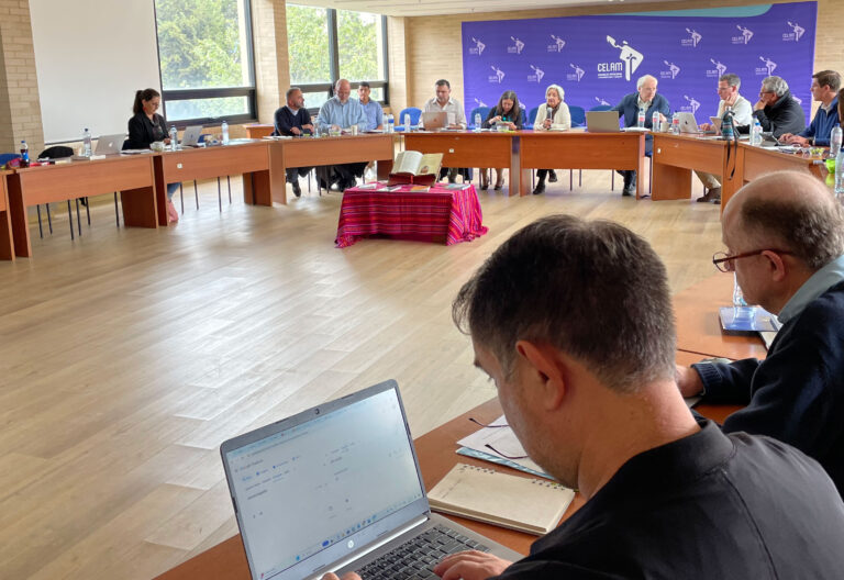 asistentes en una de las sesiones de teólogos del CELAM