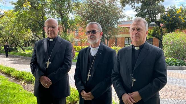 Francisco Javier Múnera Correa, arzobispo de Cartagena, al medio, nuevo presidente del episcopado