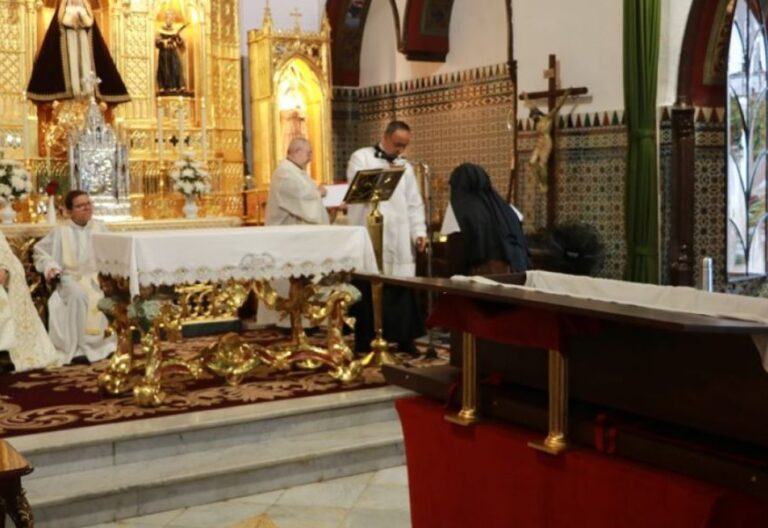 El próximo beato Torres Padilla ya ocupa su lugar definitivo entre las Hermanas de la Cruz de