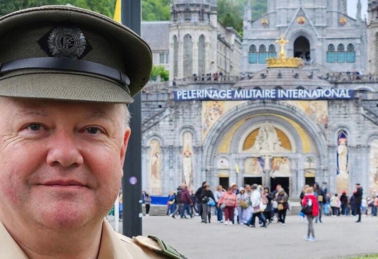 En estado grave un capellán castrense irlandés tras ser apuñalado