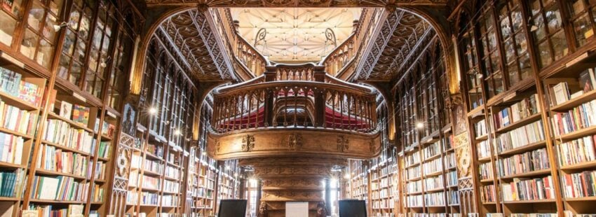 El Papa recomienda a los seminaristas que lean más novelas y poesía para “educar su mente y su