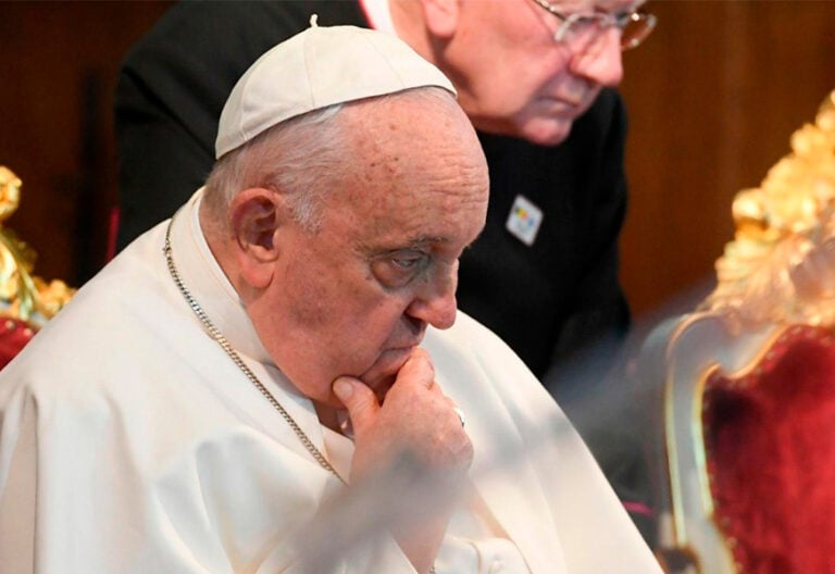 Francisco concluye su viernes en Bélgica abrazando a las víctimas de los abusos