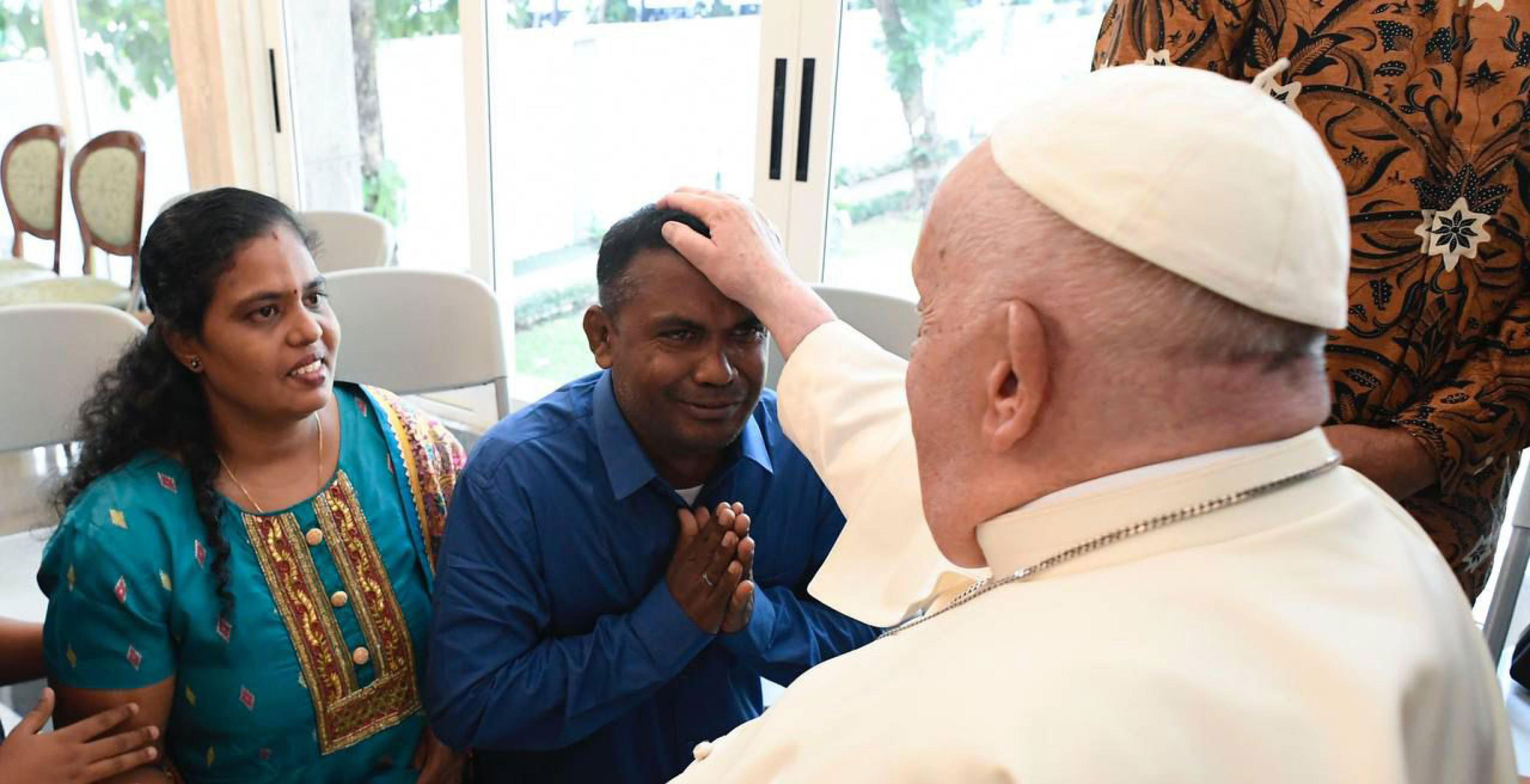 El papa Francisco recibe a refugiados en la Nunciatura de Yakarta