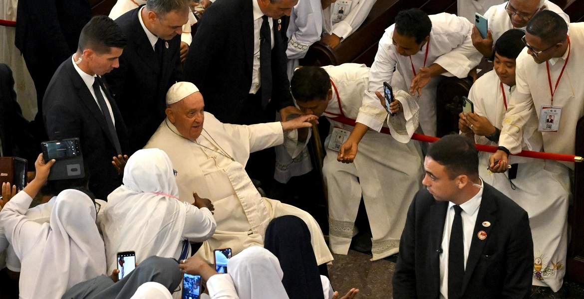 El papa Francisco, en la catedral de la Inmaculada de Dili