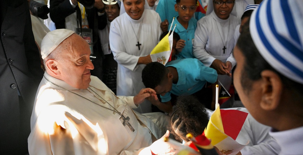 El papa Francisco, en la escuela Irmas Alma, de Dili