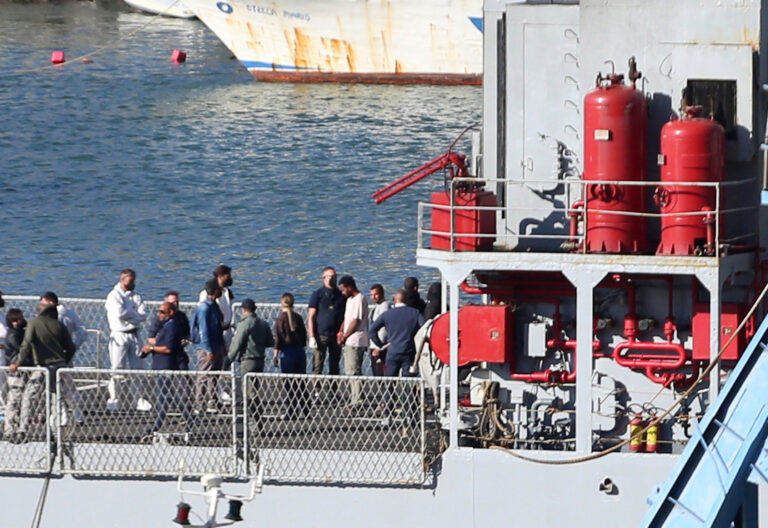 Italia ha comenzado a enviar migrantes rescatados en el Mediterráneo a centros de detención en