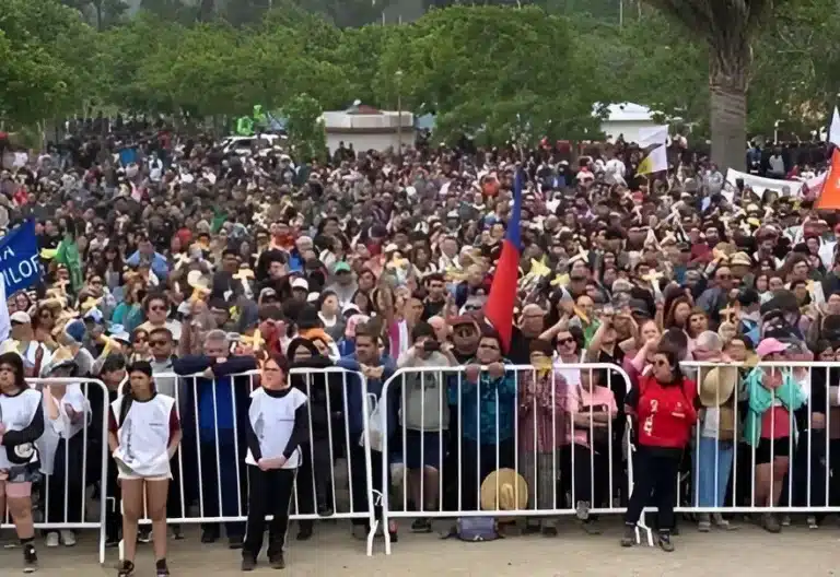 “Jóvenes, no tengan miedo”, exclamó el obispo Chomalí a peregrinos, en Chile