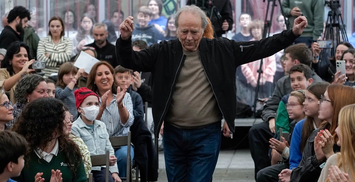 Joan Manuel Serrat, en la localidad de Pola de Siero
