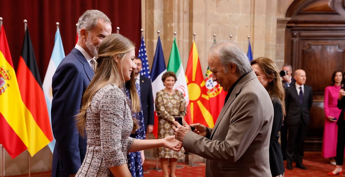 Joan Manuel Serrat, con el Rey y la princesa de Asturias