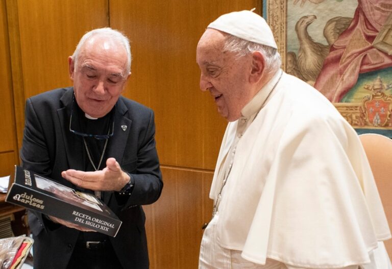 El papa Francisco, con Ángel Pérez Pueyo