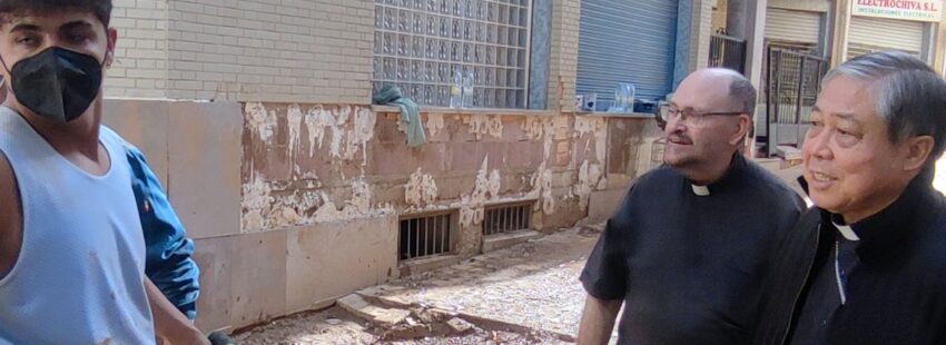 Bernardito Auza visita las poblaciones afectadas por la DANA en Valencia