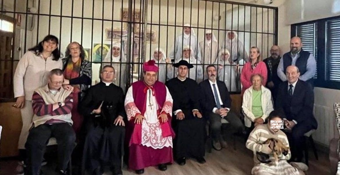 El falso obispo Rodrigo Ribeiro da Silva, en el convento cismático de Belorado