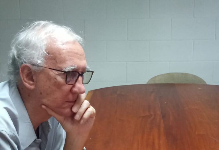 José Marría Tojeira, ex rector de la UC, en San Salvador. Foto: Claudia Munaiz