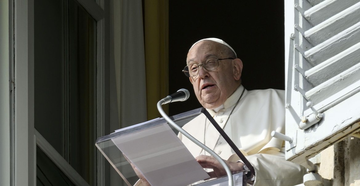 El papa Francisco, durante el rezo del ángelus