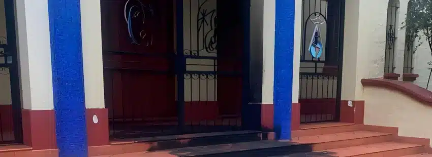 Lanzan un explosivo contra una parroquia de Rosario, en Argentina