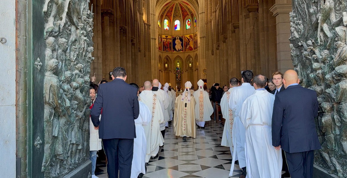 El cardenal de Madrid, José Cobo, durante la apertura del Jubileo 2025