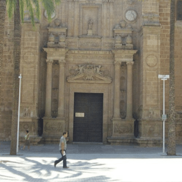 El Obispado de Almería pide ayuda a la Junta para retirar símbolos franquistas de la Catedral