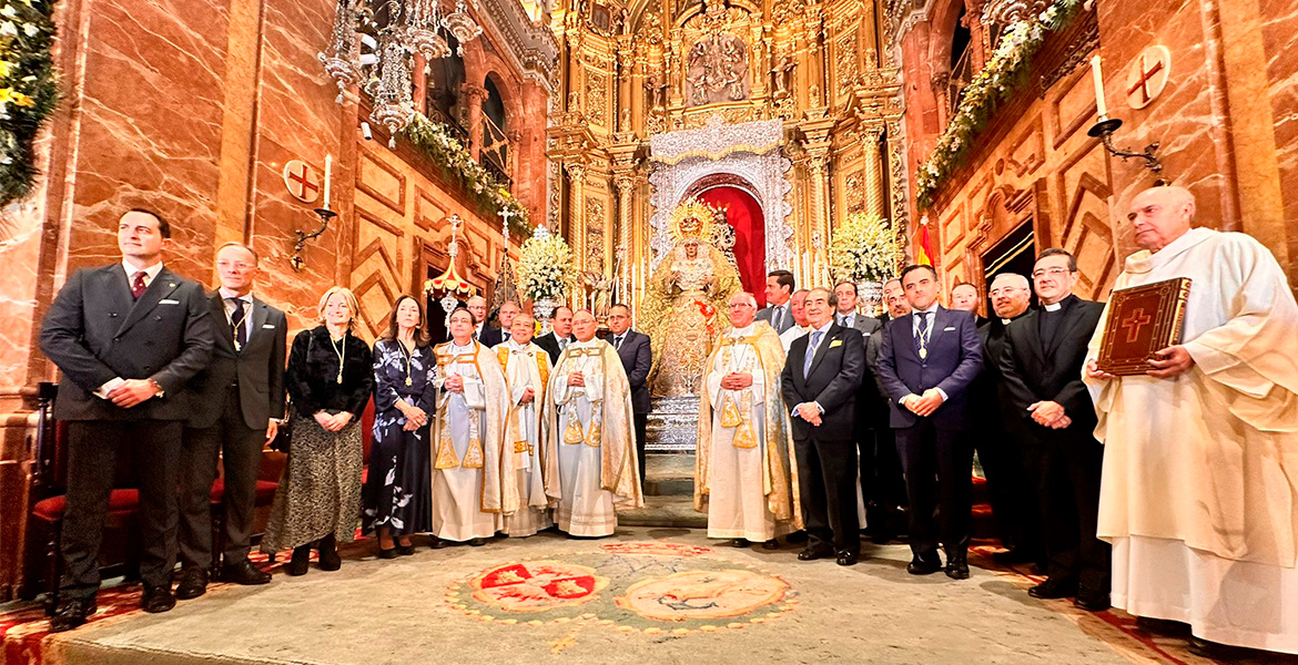 Macarena Autoridades Rosa De Oro Sevilla
