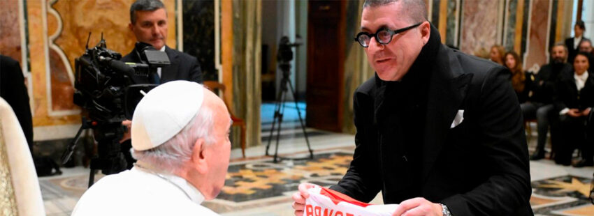 Francisco pide a los artistas del Concierto de Navidad que sean “ángeles de paz”