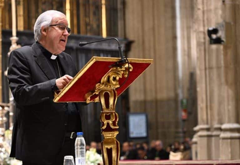 El arzobispo de Sevilla, José Ángel Saiz Meneses, en la clausura del Congreso de Hermandades de