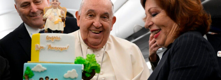 Los 88 años de Francisco en 8 momentos de su vida y 8 viajes increíbles