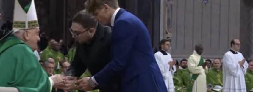 El consejo práctico del papa Francisco: “Llevad un pequeño Evangelio siempre con vosotros para