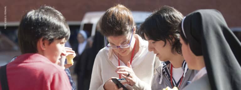 Iglesia por el Trabajo Decente: “La brecha digital excluye a la mujer del empleo digno”