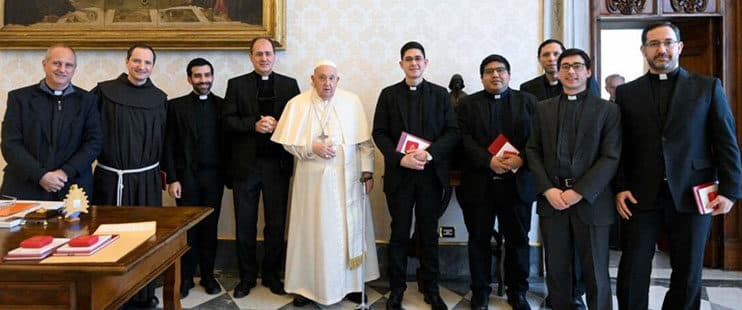 Francisco, a los sacerdotes argentinos: hay que “gastarse y desgastarse” por el