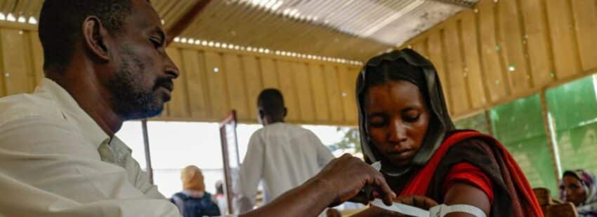 Prueba de desnutrición a refugiada sudanesa (fuente: Médicos sin Fronteras)