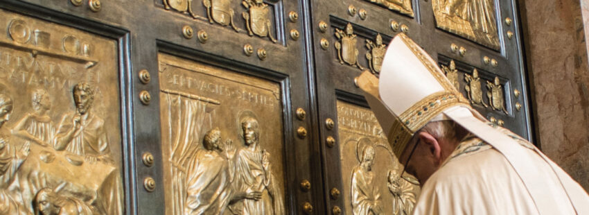La puerta santa y el templo sagrado