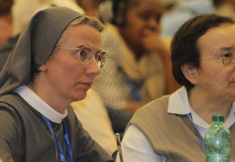 Prefecta del Dicasterio para los Institutos de Vida Consagrada y las Sociedades de Vida Apostólica.