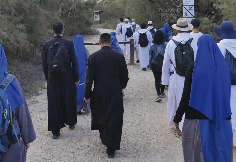 Religiosos del Verbo Encarnado y las religiosas siervas de Nuestro Señor y de la Virgen de Matará