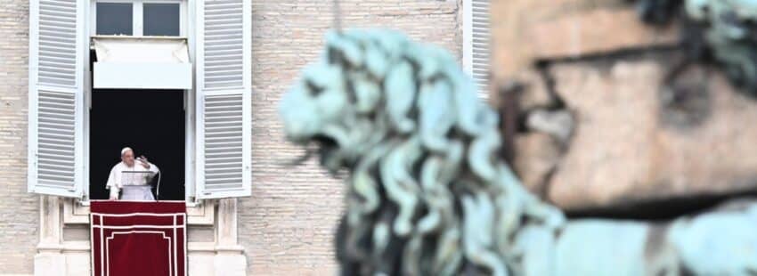 El papa Francisco, durante el rezo del ángelus