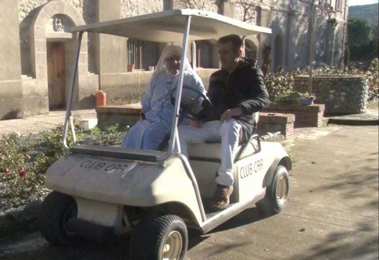 Las exmonjas de Belorado, desde su carrito de golf: “Estamos sufriendo muchísimo”