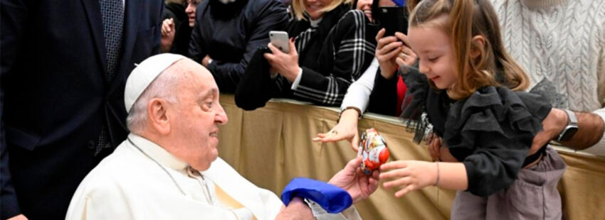 El Papa pide combatir el ‘bullying’ en las escuelas para prevenir las guerras futuras