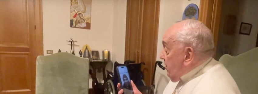 Francisco bendice a los niños de Gaza a través de una videollamada