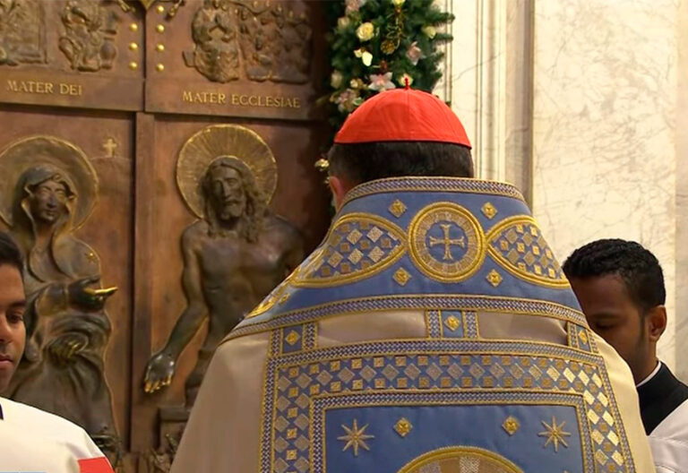 Santa María la Mayor ya tiene su Puerta Santa abierta a quienes se ponen “en camino hacia el