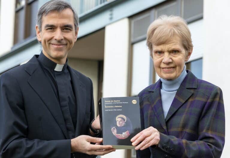 La Universidad de Navarra publica la primera traducción al castellano de los comentarios de Santo