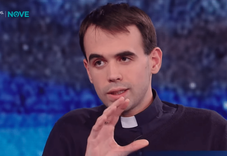 El capellán de la ONG que rescata migrantes en el Mediterráneo, víctima de espionaje